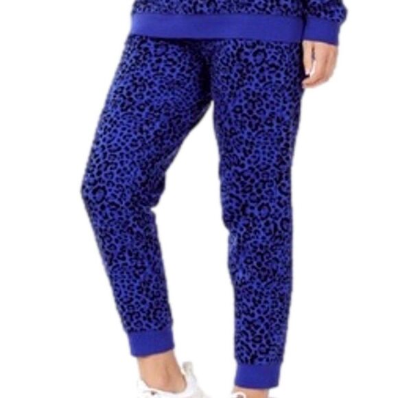 Leopard Cheetah Blue/Black
Print Pullover Top & Jogger Pants - Picture 3 of 4